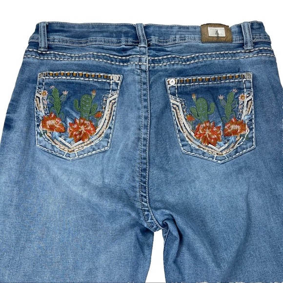 Western Blue Women's Size 17 Cactus Embroidered Pocket Stretch Jeans Flare Bell - Picture 1 of 13